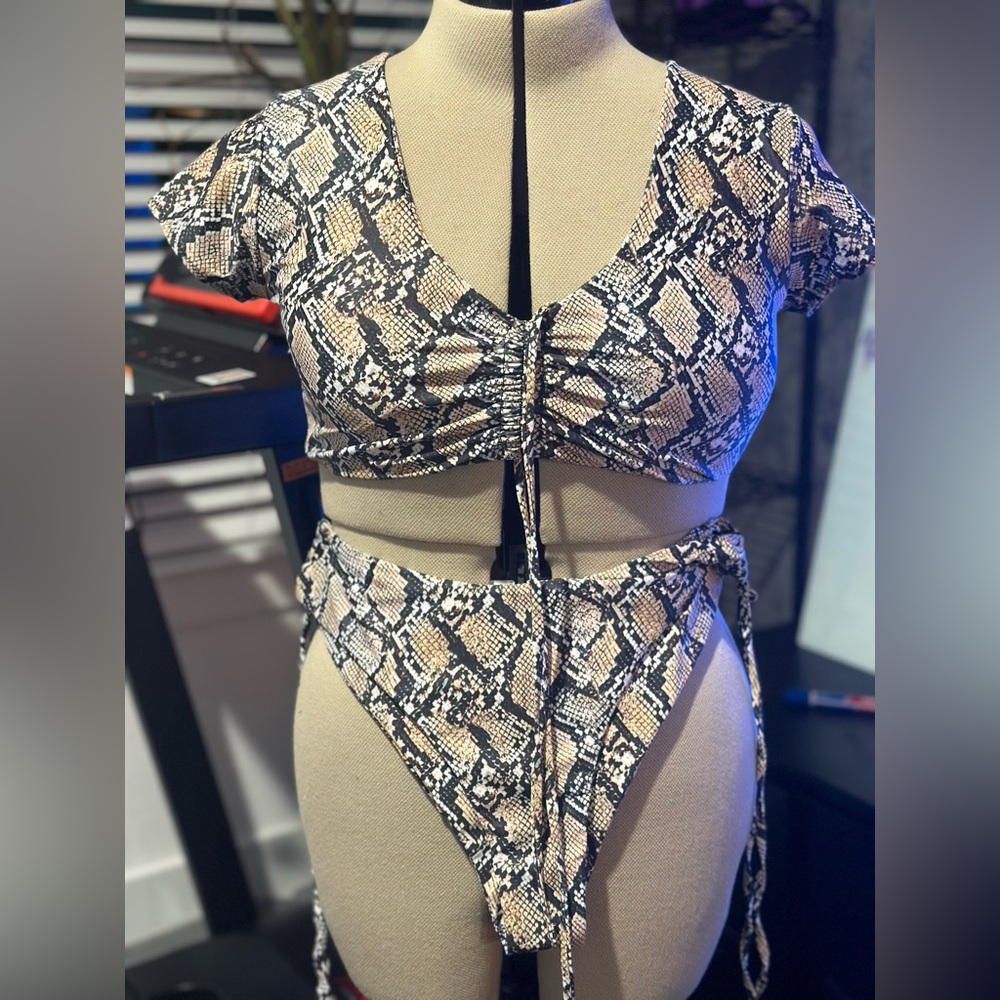 New! High-Waist Python Print Two piece Swimsuit M